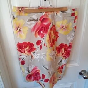 Leslie Stuart Size 4 Floral Print Pencil Skirt Knee Length Zipper Back
